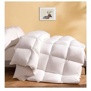 DWR Luxury King Down Feather Fibers Comforter Hotel Style 106x90
